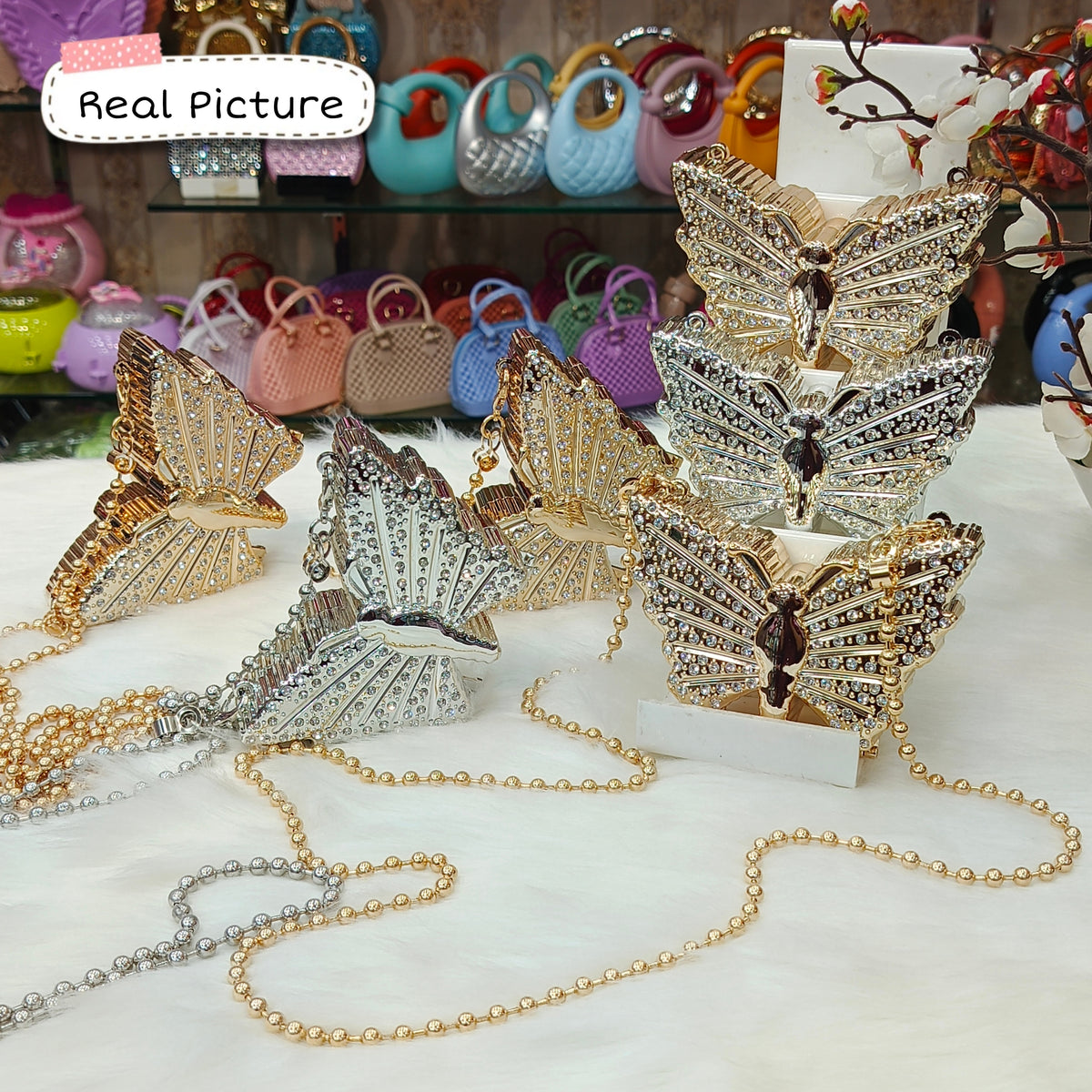 🦋 Glam Butterfly Mini Metal Clutch Bag – With Inside Mirror🦋